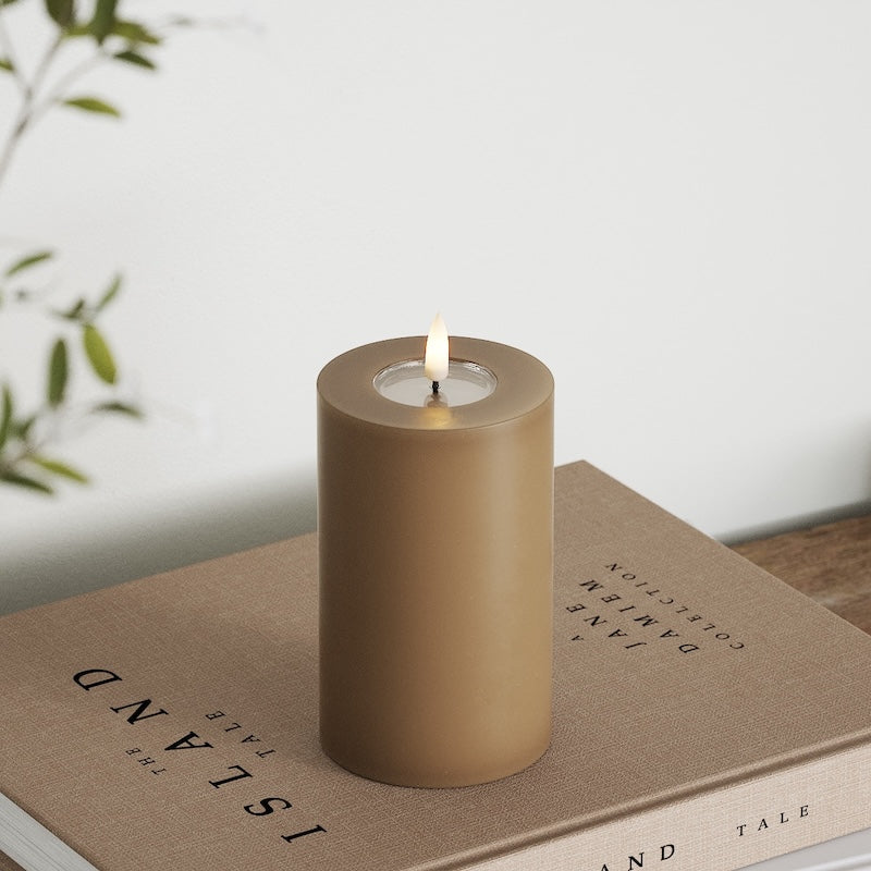 Deluxe Homeart LED Pillar candle Ø 7.5 x 12.5 cm Caramel