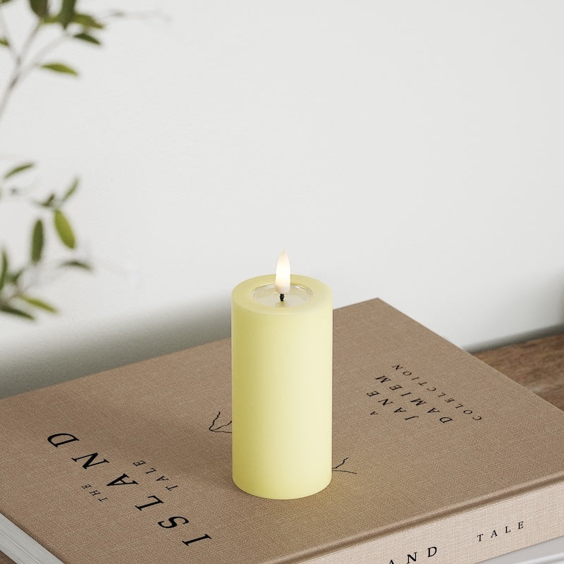 Deluxe Homeart LED Pillar candle Ø 5 x 10 cm Light Yellow