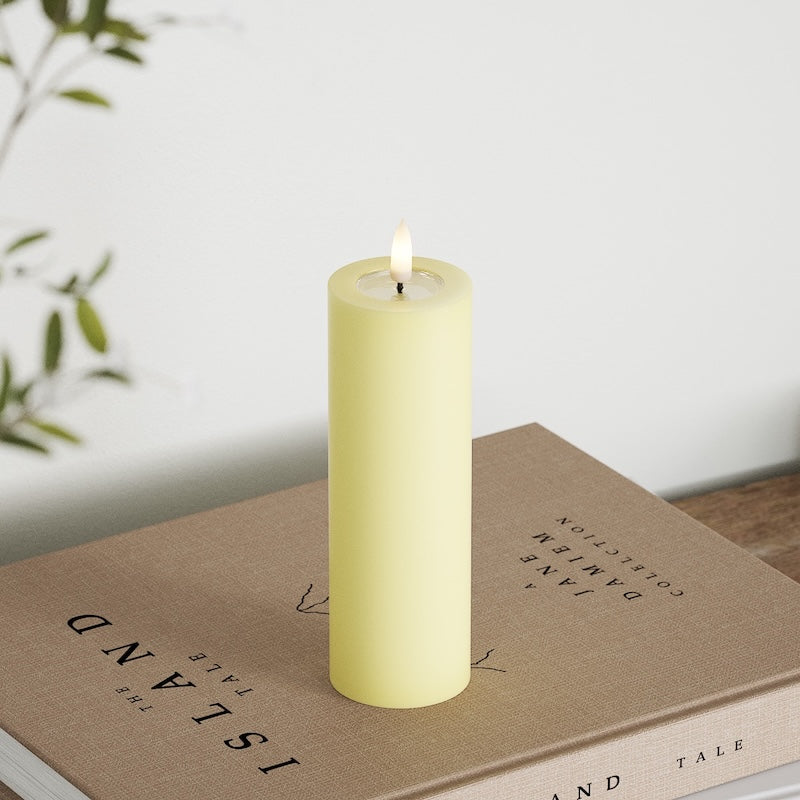 Deluxe Homeart LED Bloklys Ø 5 x 15 cm Lysegul