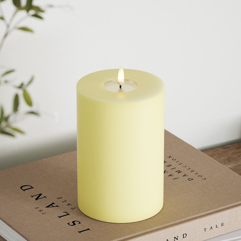 Deluxe Homeart LED Pillar candle Ø 10 x 15 cm Light Yellow