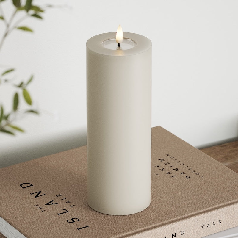 Deluxe Homeart LED Pillar candle Ø 7.5 x 20 cm Sand