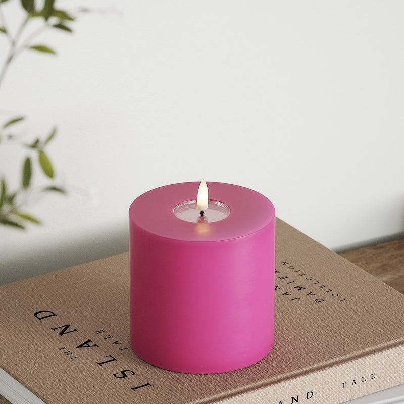 Deluxe Homeart LED Pillar candle Ø 10 x 10 cm Magenta